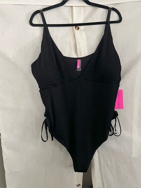 Betsey Johnson Black Textured One Piece Cinch Side Swimsuit 
Size 3X NWT